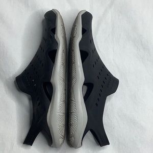 Crocs Black Swiftwater Wave Slip On Shoes Size M 7